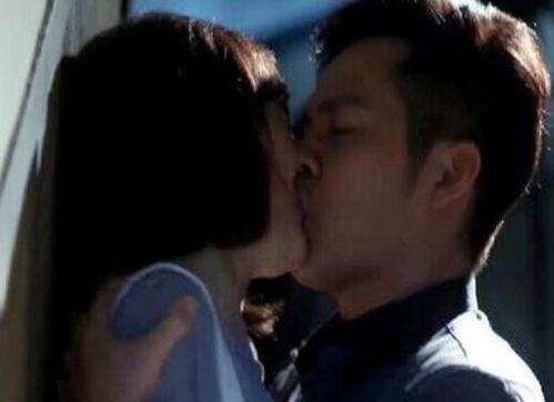 女明星舌吻男明星,激情碰撞！女明星与男明星舌吻瞬间引发热议