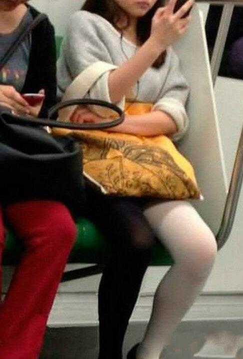 舔小学女生丝袜视频大全,丝袜诱惑下的青春禁忌